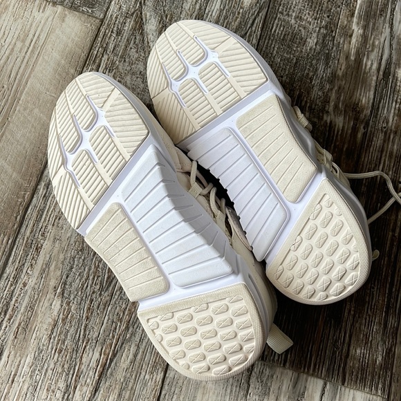 🌟Fabletics 🌟Brookside 🌟Performance
Sneaker, 9 - Picture 11 of 13